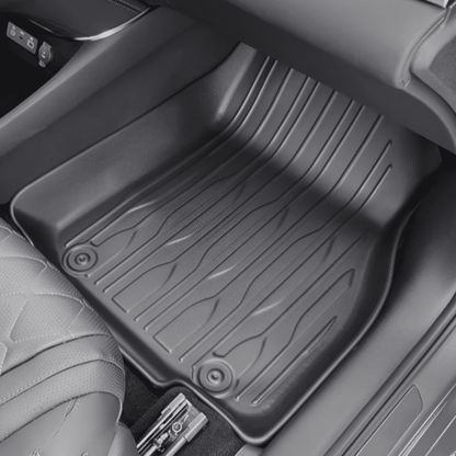 Installed TPE front passenger floor mat for BYD ATTO 3 – waterproof, easy to clean, and precisely contoured.
