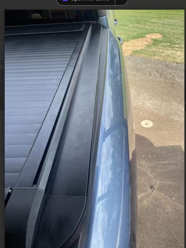 lose-up of right side rail for BYDREAM aluminum retractable tonneau cover, fitted on BYD Shark 6 pickup